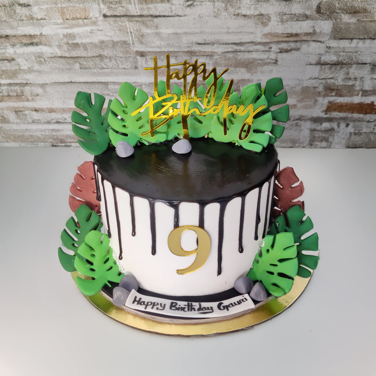 Leafy Lush Cake with Topper - Crave by Leena
