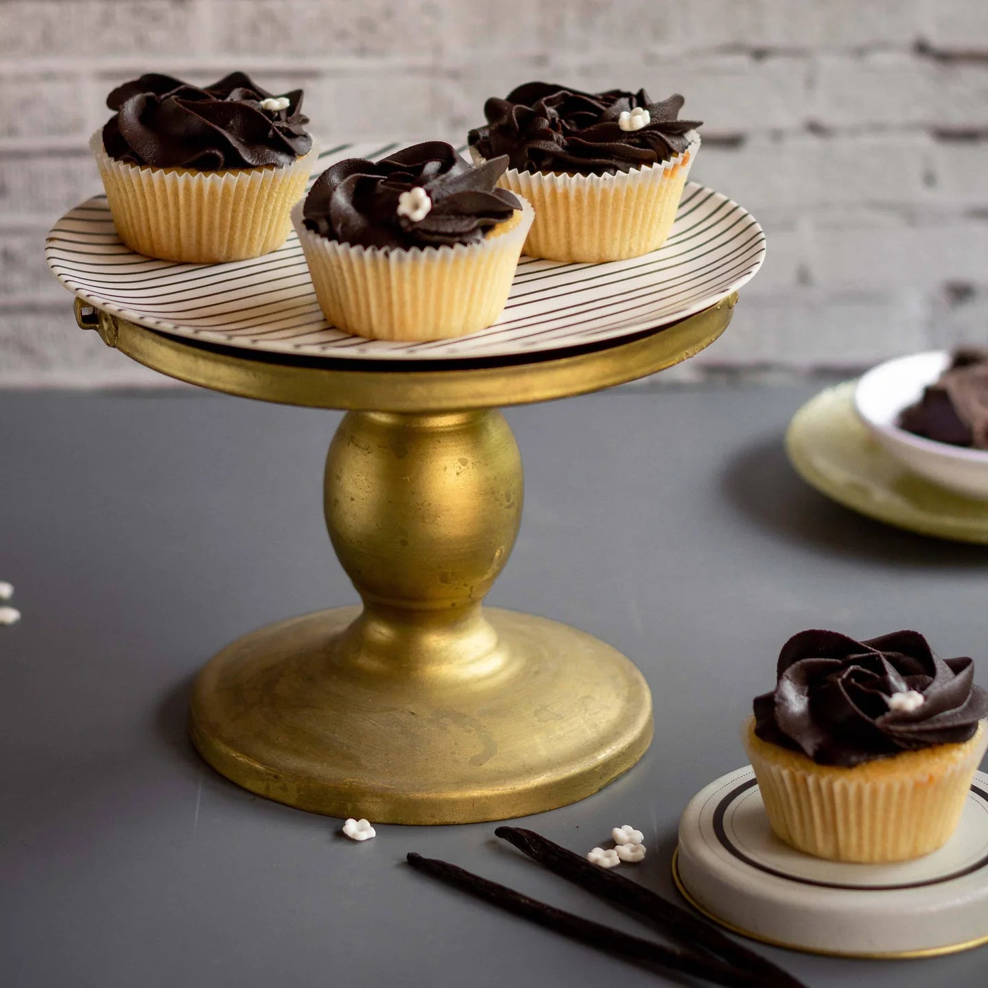 White N Black Cupcakes - Crave by Leena